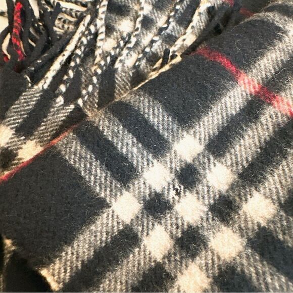 BURBERRY Nova Check Cashmere Scarf - Picture 9 of 10